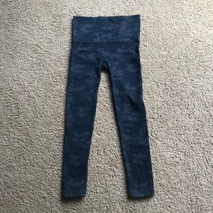 Spanx Black/Grey Camo Leggings Size Medium